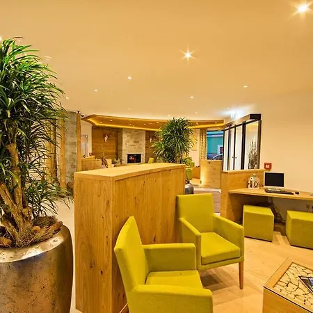 Gruener Baum Hotel 4*