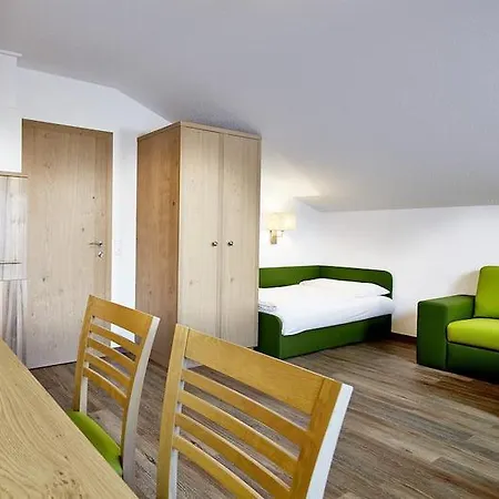 Gruener Baum 4*