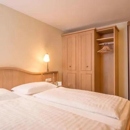 Gruener Baum Hotel 4*