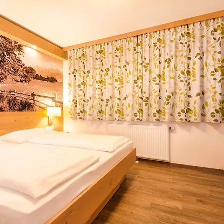 Hotel Gruener Baum 4*