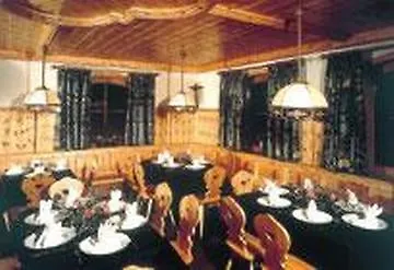 Hotel Gruener Baum 4*
