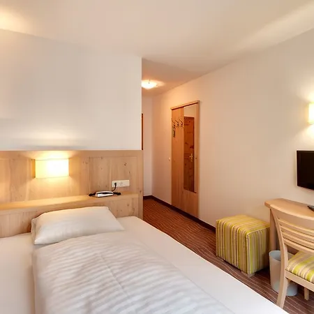 Hotel Gruener Baum 4*